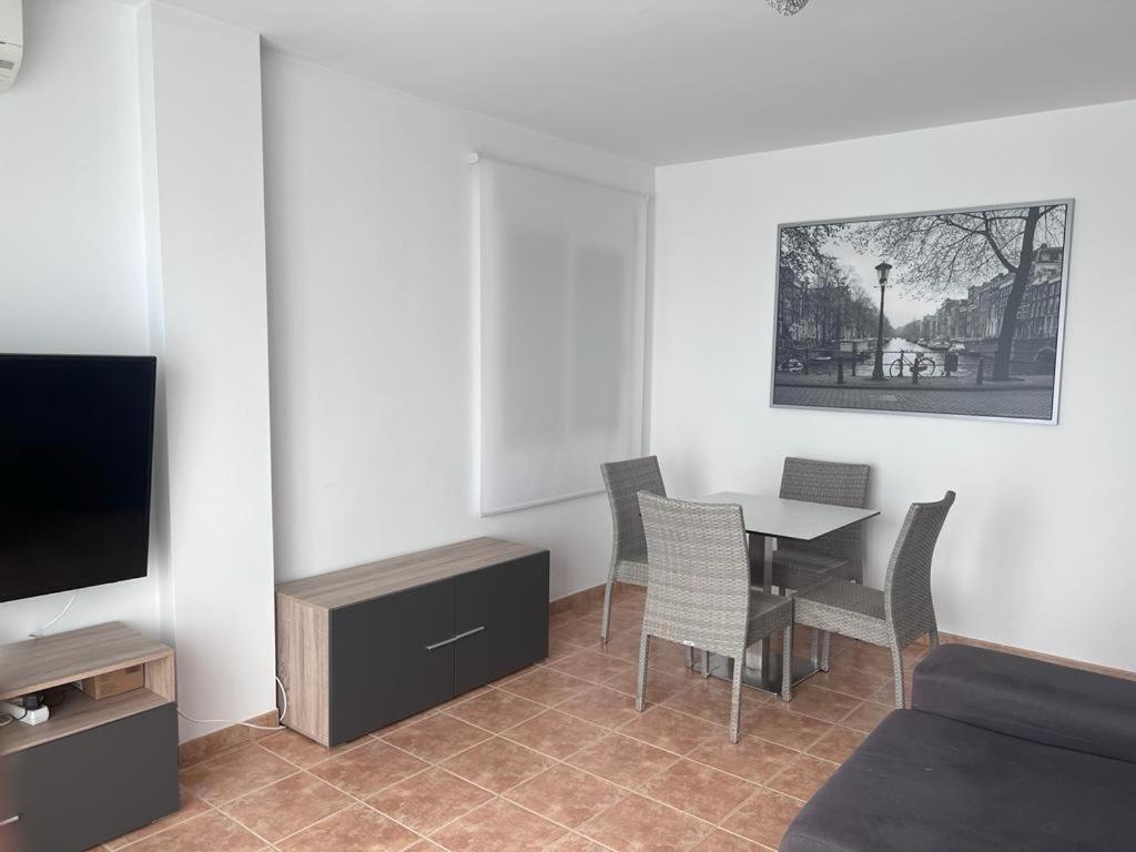 Apartamentos La Caleta กาเลตา เด เวเลซ ภายนอก รูปภาพ