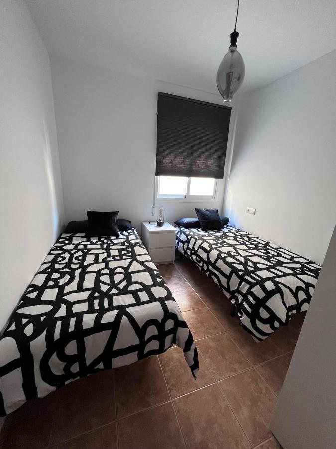 Apartamentos La Caleta กาเลตา เด เวเลซ ภายนอก รูปภาพ